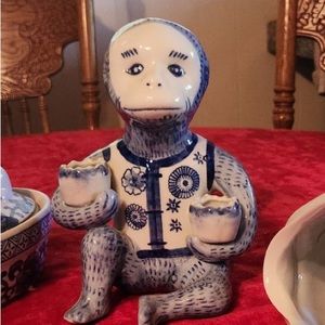 This is a glass sculpture is amazing antique decor